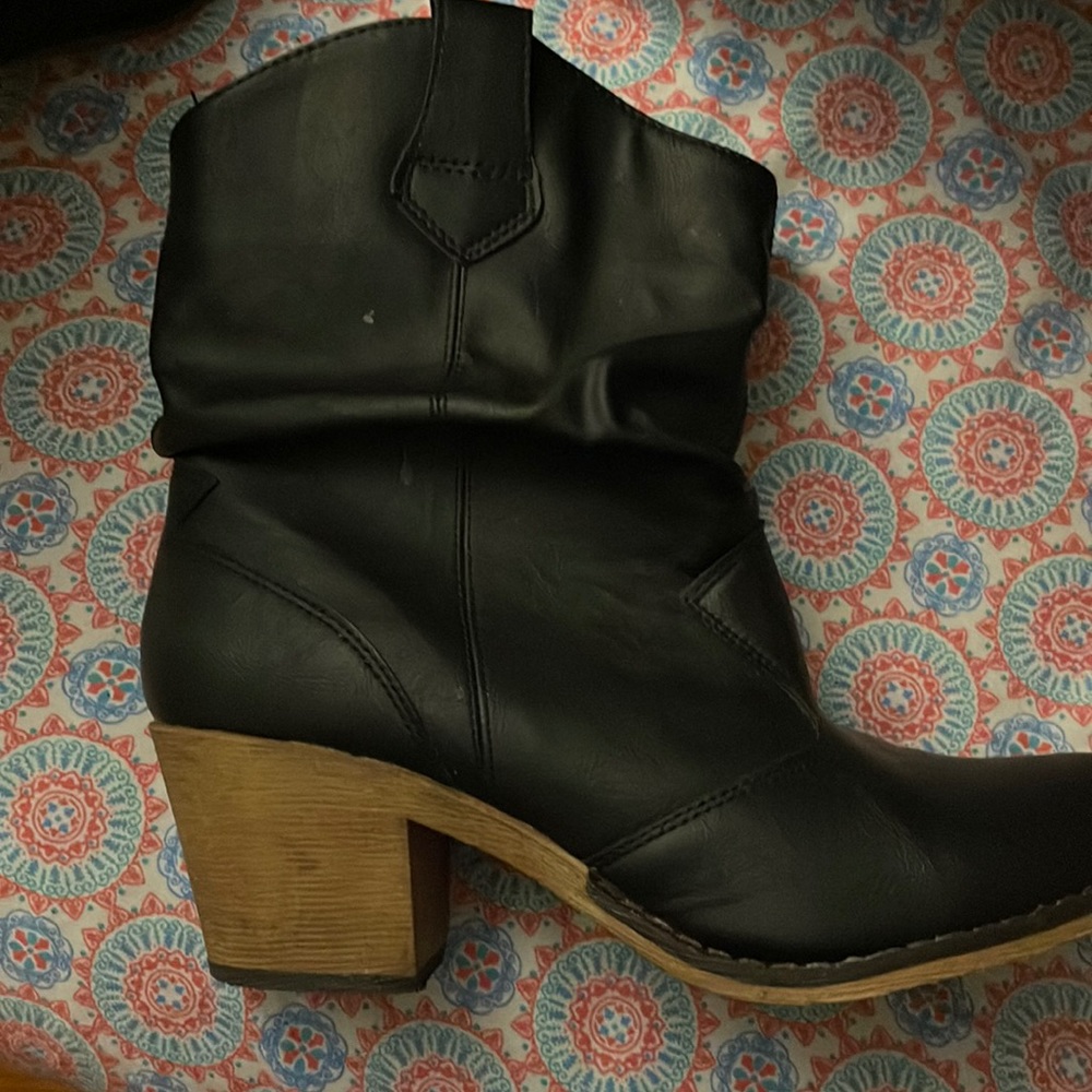 Womens cowboy boots size 10